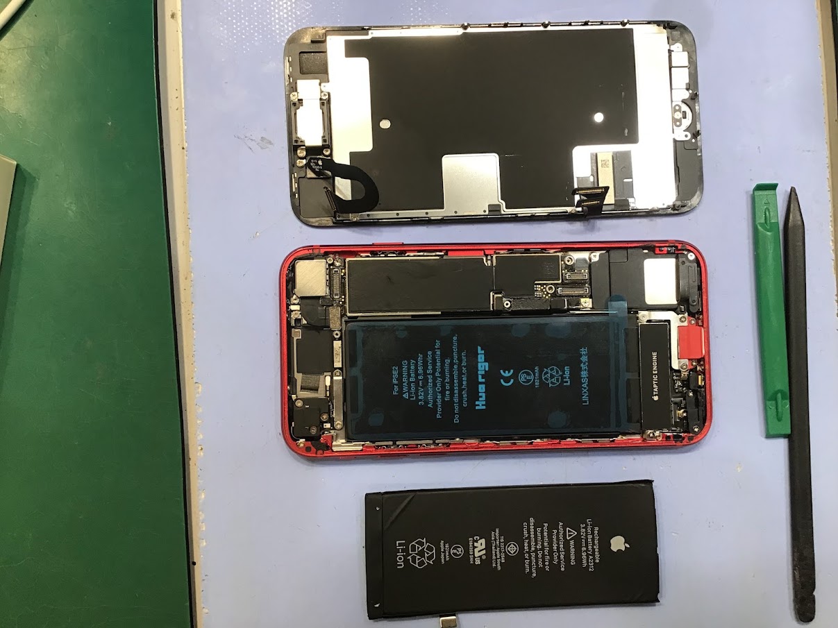 iPhoneSE2のバッテリー交換ならデータそのまま修理可能なスマホ修理工房西八王子店へ！